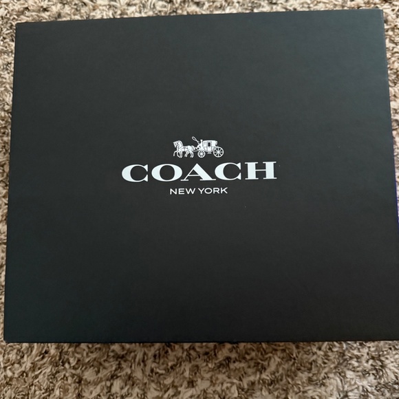 Coach Hamptons Hobo Ruby Red - Picture 8 of 8